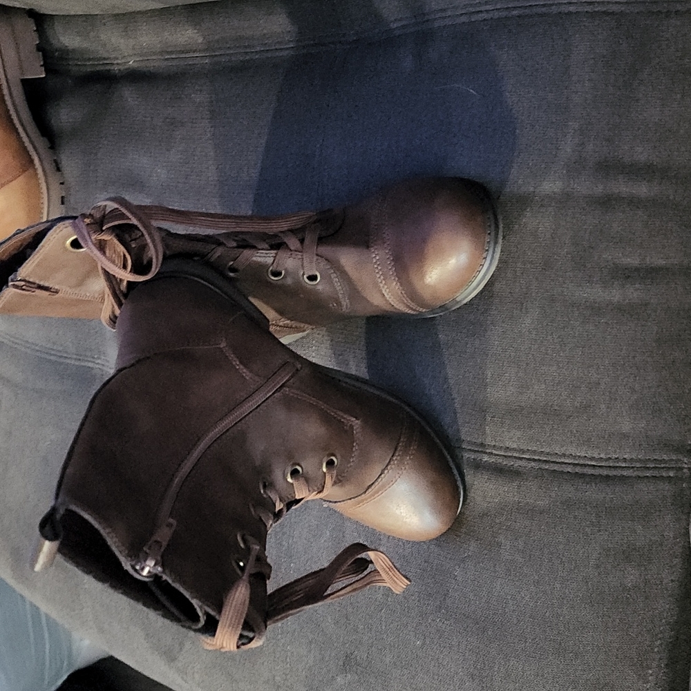 Casual boots
